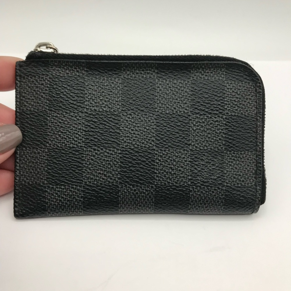 Authentic Louis Vuitton Zippy Coin purse